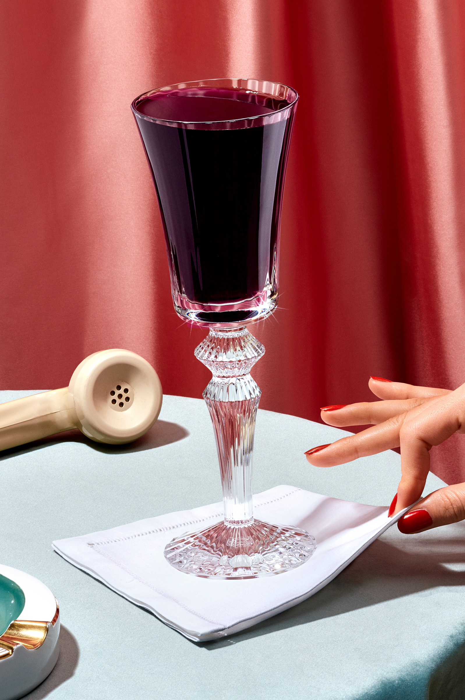 hold-on-please-baccarat-thomas-weil-03