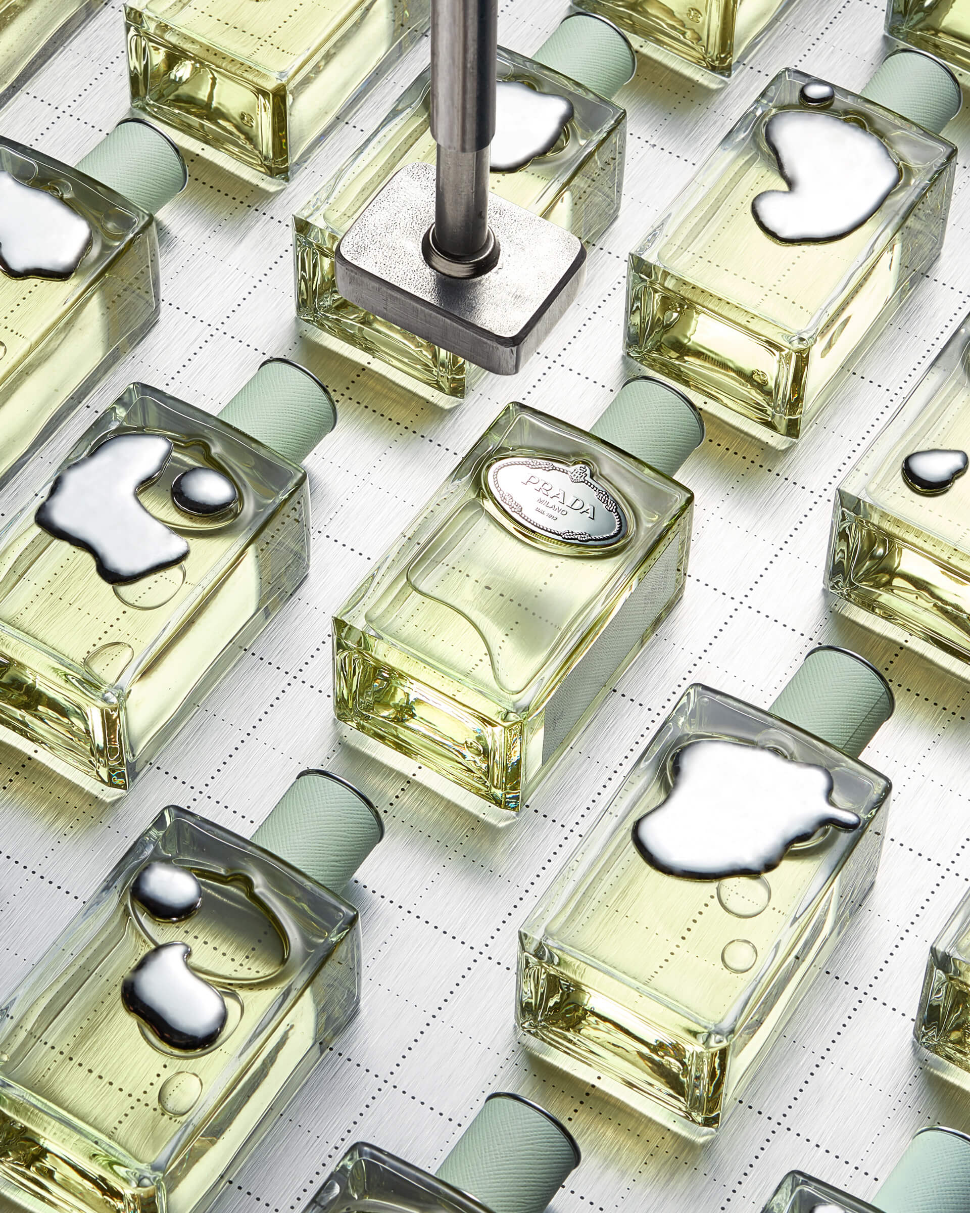 hold-on-please-prada-beauty-thomas-weil-02